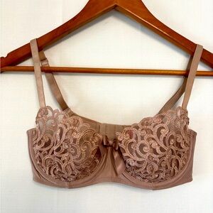 VICTORIA’S SECRET Tan Lace Underwire Bra Size 34C